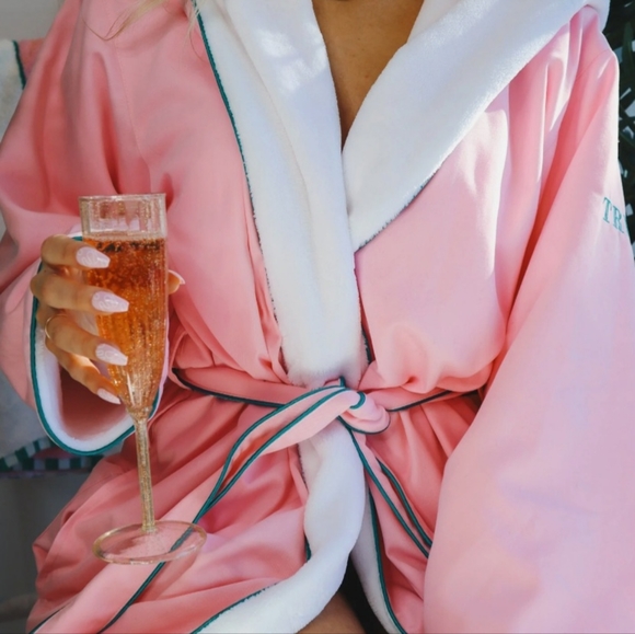 Brand new TRULY VIP robe - Picture 2 of 3